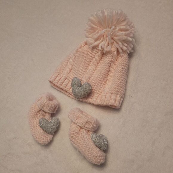 Pink knitted hat and booties silver hearts - Picture 1 of 1
